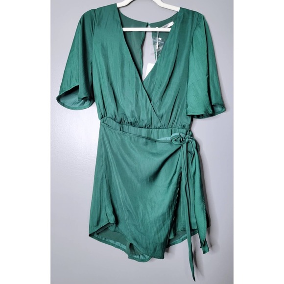 Saints + Secrets Satin Faux Wrap Romper Forest Green V-Neck Open Back Size S - Picture 1 of 5
